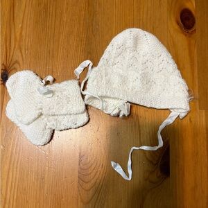 2/15$ White Knitted Baby Hat and Mittens Set years 30-40’´